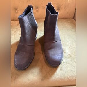 Sorel wedge booties women’s 9 in great condition.  Non smoking home.